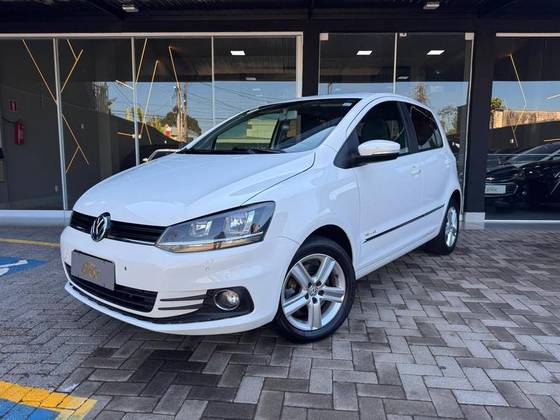 VOLKSWAGEN FOX 1.6 MI HIGHLINE 8V FLEX 4P AUTOMATIZADO VOLKSWAGEN FOX 1.6 MI HIGHLINE 8V FLEX 4P AUTOMATIZADO